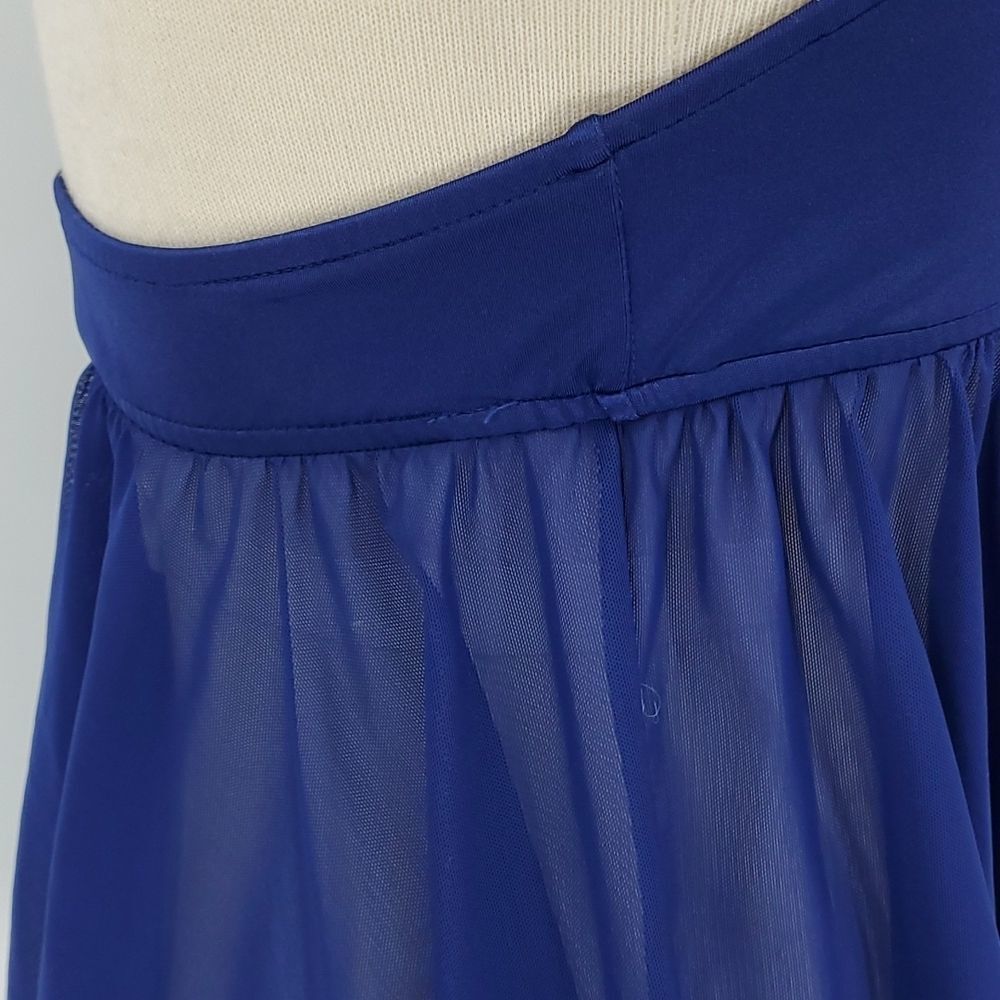 Beautiful blue bathing suit top  by Venus. Size 4. Haulter‎ style. - Picture 5 of 9